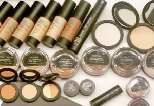 Mineral Make-Up in Beauty Salon - YOUNGBLOOD Mineral Cosmetics